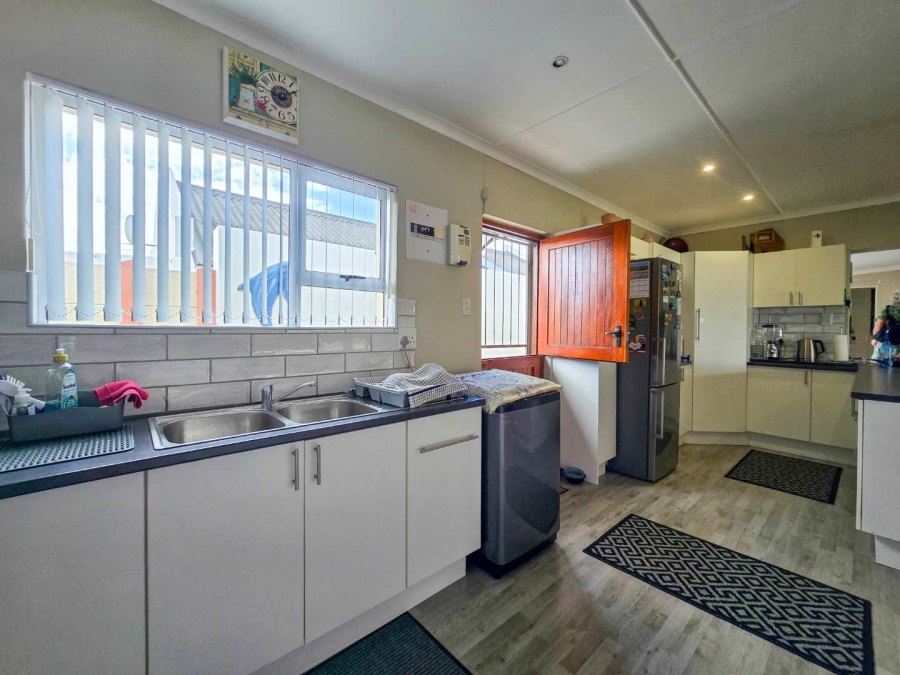 3 Bedroom Property for Sale in Stilbaai Wes Western Cape